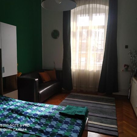 Apartament Centrum Szive Pécs Zewnętrze zdjęcie